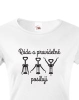 Dámské tričko s vtipným potiskem - vínem Ráda a pravidelně posiluji
