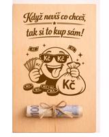 Dřevěná karta na peníze Kup si sám s vtipným gravírovaným motivem.