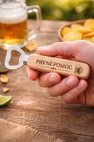 Dřevěný otvírák První pomoc – originální a praktický dárek