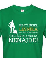Nikdy neser lesníka, protože zná místa, kde Tě nikdo nikdy nenajdete.