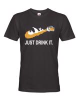 Pánské tričko s potiskem JUST DRINK IT parodující tradiční značku