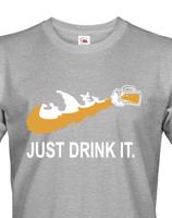 Pánské tričko s potiskem JUST DRINK IT parodující tradiční značku