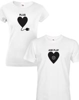 Párová trička s potiskem PLUG and PLAY - ideální dárek k Valentýnu