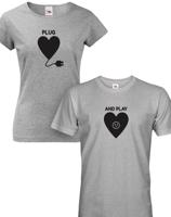 Párová trička s potiskem PLUG and PLAY - ideální dárek k Valentýnu
