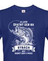 Triko pro rybáře Je lepší špatnej den na rybách než dobrej den v práci