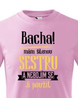 Triko s potiskem mám šílenou sestru a nebojím se ji použít