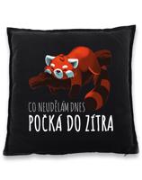 Vtipný polštář s pandou červenou - Co neudělám dnes, počká do zítra