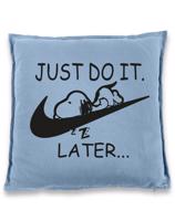 Vtipný polštář s potiskem na narozeniny  JUST DO IT LATER - skvělý dárek