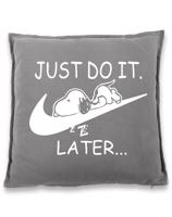 Vtipný polštář s potiskem na narozeniny  JUST DO IT LATER - skvělý dárek