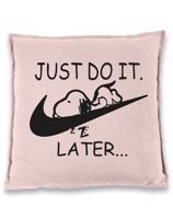 Vtipný polštář s potiskem na narozeniny  JUST DO IT LATER - skvělý dárek